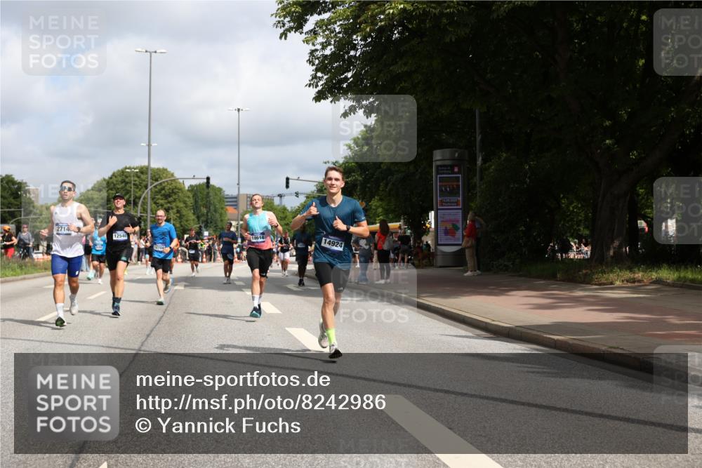 29.06.2025 - hella hamburg halbmarathon Yannick Fuchs http://msf.ph/oto/8242986 29.06.2025 10:34:59 20KM 1603, 1882, 1912, 2324, 2714, 2750, 2826, 4843, 5050, 5375, 5409, 5508, 5745, 5803, 5916, 6080, 6649, 7109, 8370, 8465, 8629, 9294, 10369, 10900, 10968, 11731, 11767, 12088, 12540, 12704, 12865, 13029, 13667, 14092, 14924, 15015, 15424, 15542, 16580, 16761, 17214, 17245, 17620, 18192, 18614, 18979 meine-sportfotos.de