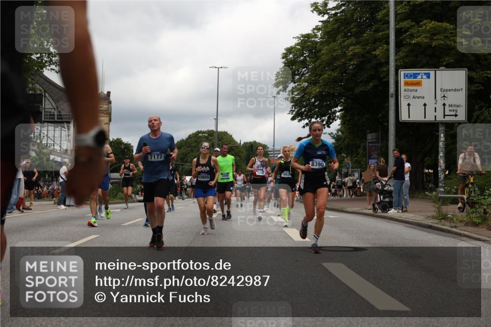 29.06.2025 - hella hamburg halbmarathon Yannick Fuchs http://msf.ph/oto/8242987 29.06.2025 10:47:30 20KM 1030, 1061, 1151, 1499, 1706, 1727, 1783, 2070, 2074, 2082, 2099, 2354, 3059, 3208, 3209, 4635, 4770, 5077, 5638, 5866, 6481, 6511, 6512, 6628, 6629, 6762, 6877, 6942, 7177, 7274, 7864, 7918, 8335, 8390, 8447, 9142, 9537, 10549, 10891, 10895, 11992, 12379, 12413, 12490, 12875, 12909, 13032, 13289, 13865, 13997, 14323, 15061, 15126, 15179, 15441, 15497, 15502, 15946, 16477, 16538, 16986, 17348, 18134, 18143, 18418, 18487, 18590, 18720 meine-sportfotos.de