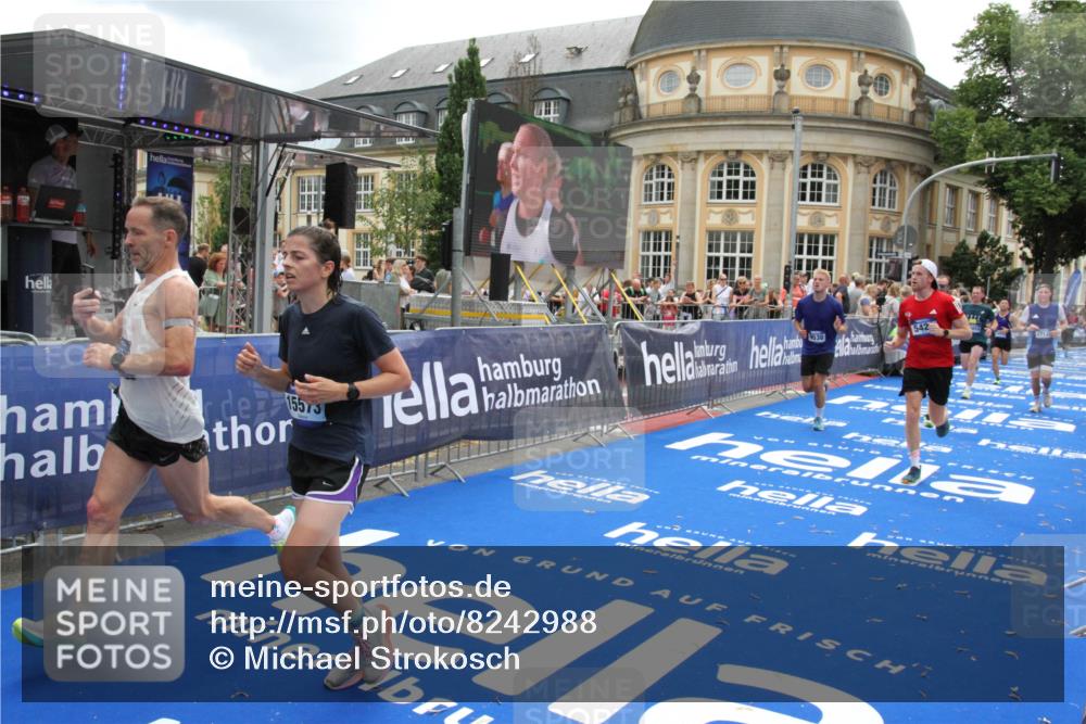 29.06.2025 - hella hamburg halbmarathon Michael Strokosch http://msf.ph/oto/8242988 29.06.2025 10:48:41 Ziel 1163, 1176, 2213, 4553, 5421, 9538, 10859, 11579, 14511, 15384, 15573, 17127, 18815 meine-sportfotos.de