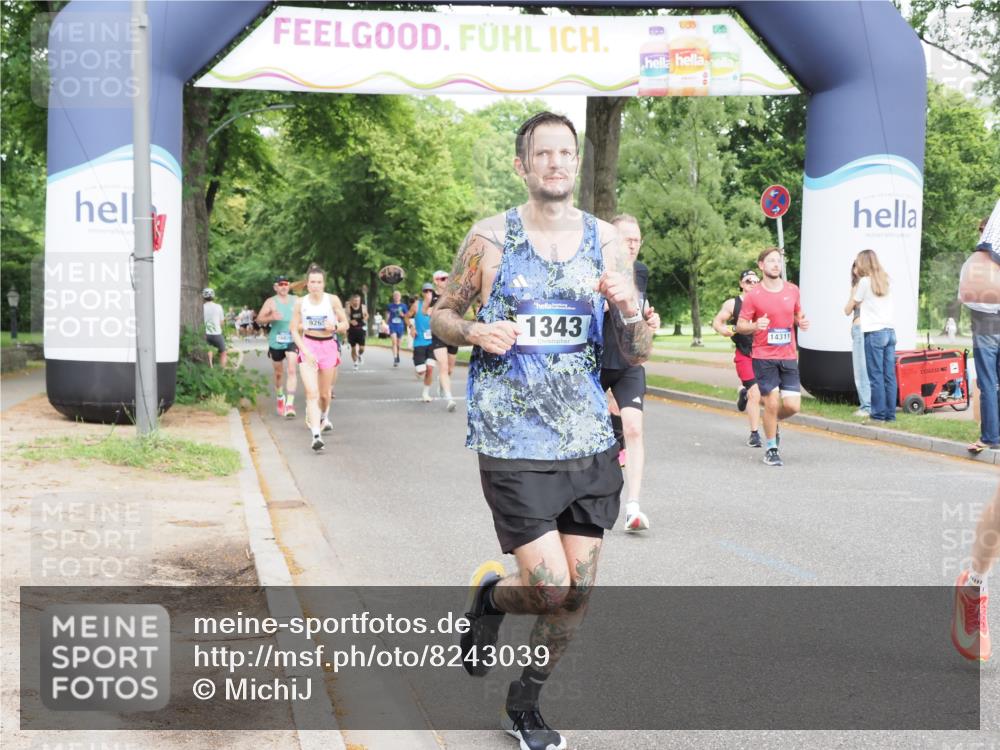 29.06.2025 - hella hamburg halbmarathon MichiJ http://msf.ph/oto/8243039 29.06.2025 10:27:54 Zwischen KM18-KM19 1343, 1445, 2563, 3282, 3547, 7622, 12091, 13029, 14093, 14204, 14311, 15013, 15094, 15744, 15866, 15873, 17215, 18547, 18734 meine-sportfotos.de