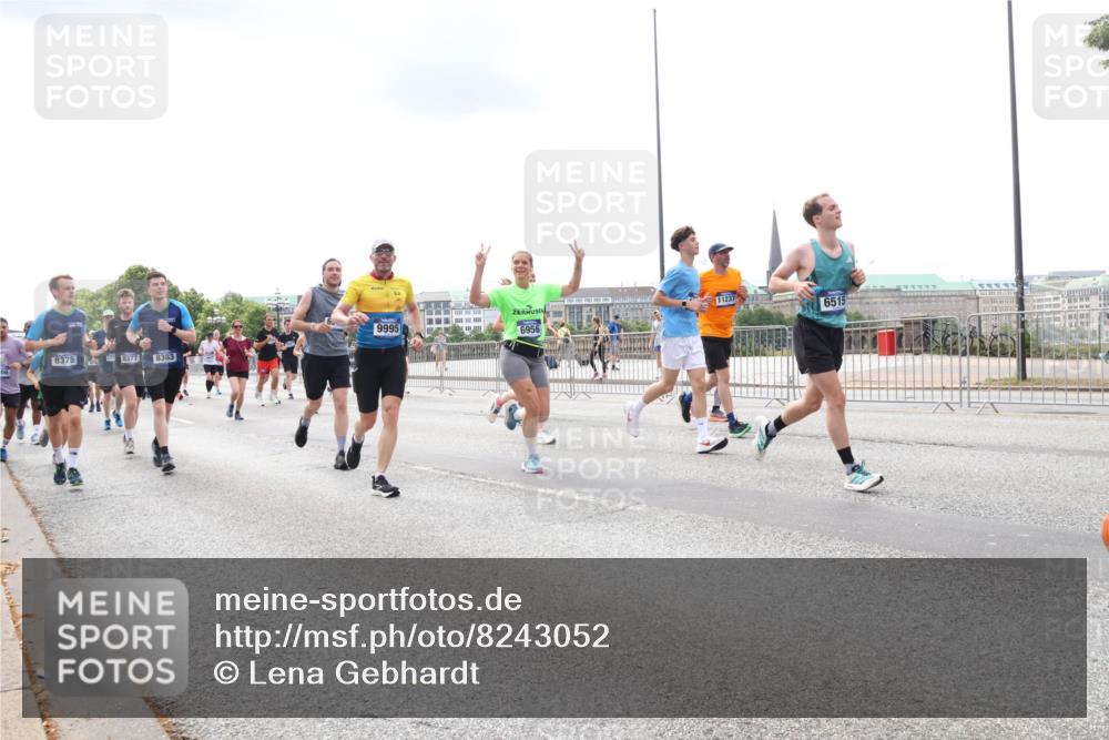 29.06.2025 - hella hamburg halbmarathon Lena Gebhardt http://msf.ph/oto/8243052 29.06.2025 10:33:54 Lombardsbrücke 1189, 1275, 1417, 1705, 1787, 1896, 1995, 2265, 2342, 2482, 2496, 2526, 2776, 2933, 3170, 3264, 3340, 3345, 3560, 3829, 3848, 4361, 4433, 4449, 4479, 4696, 4807, 4942, 5075, 5096, 5141, 5557, 5561, 5566, 5569, 5584, 5691, 5821, 5822, 5887, 6109, 6364, 6515, 6516, 6854, 6956, 6999, 7027, 7565, 7653, 7705, 8021, 8157, 8202, 8277, 8282, 8375, 8377, 8383, 8401, 8891, 9094, 9234, 9258, 9438, 9750, 9799, 9875, 9995, 10007, 10071, 10561, 11811 meine-sportfotos.de