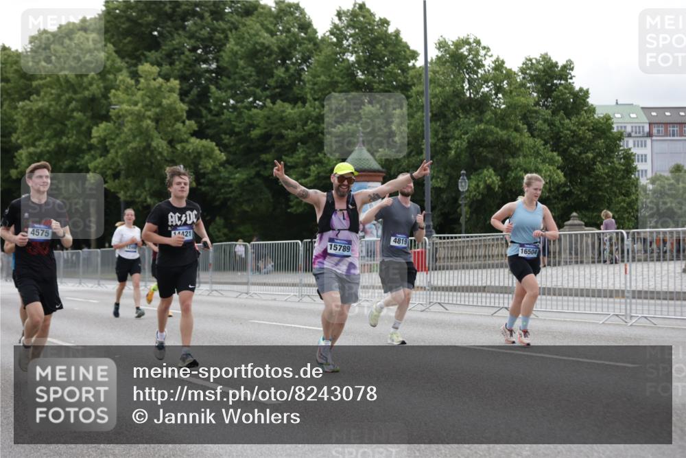 29.06.2025 - hella hamburg halbmarathon Jannik Wohlers http://msf.ph/oto/8243078 29.06.2025 10:30:03 Lombardsbrücke 1647, 2754, 2755, 2901, 4575, 4819, 6344, 10880, 12349, 12350, 12460, 12461, 12687, 12688, 13418, 14421, 15757, 15789, 15938, 16504, 16791, 16864, 18671 meine-sportfotos.de