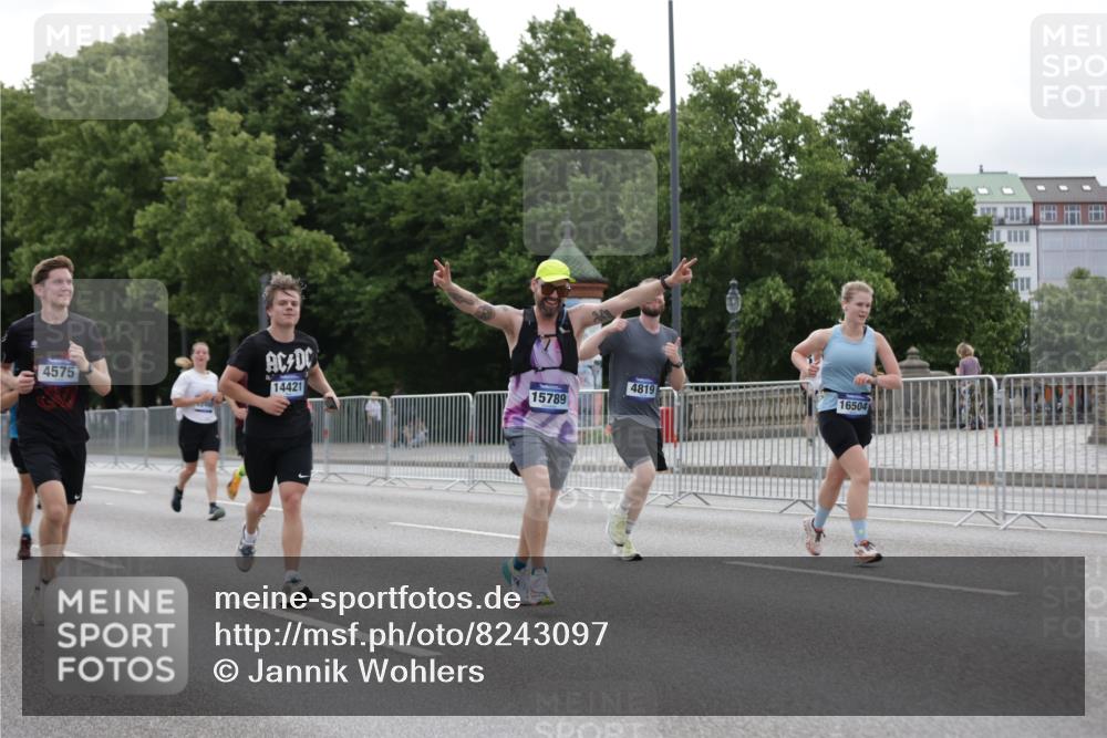 29.06.2025 - hella hamburg halbmarathon Jannik Wohlers http://msf.ph/oto/8243097 29.06.2025 10:30:03 Lombardsbrücke 1647, 2754, 2755, 2901, 4575, 4819, 6344, 10880, 12349, 12350, 12460, 12461, 12687, 12688, 13418, 14421, 15757, 15789, 15938, 16504, 16791, 16864, 18671 meine-sportfotos.de