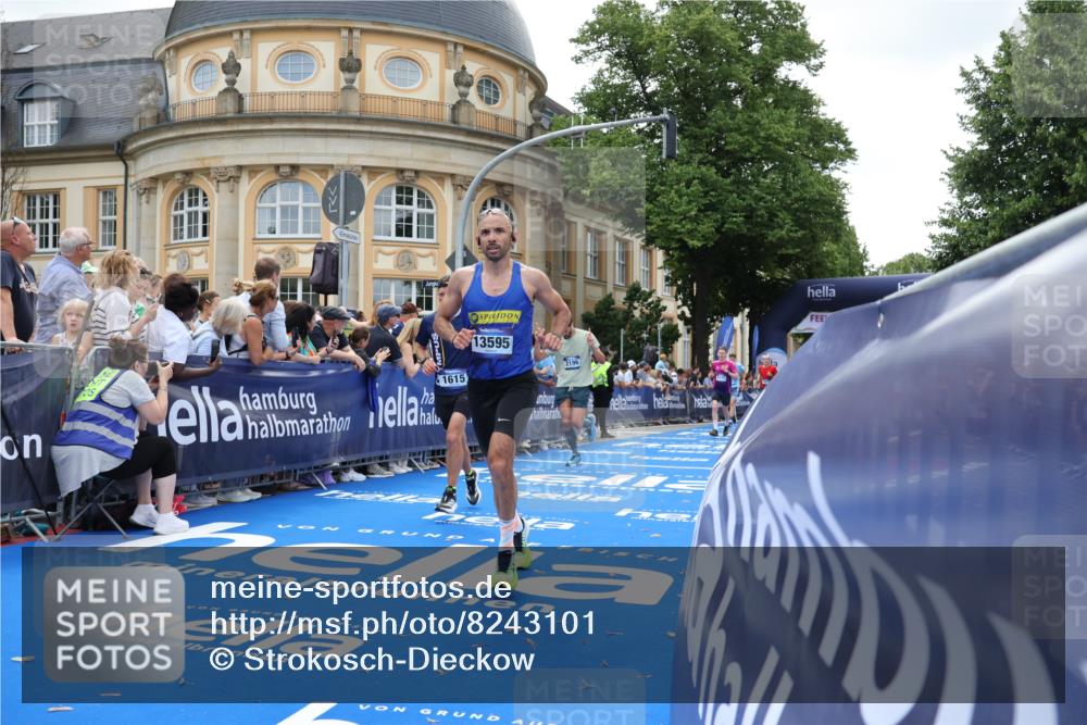 29.06.2025 - hella hamburg halbmarathon Strokosch-Dieckow http://msf.ph/oto/8243101 29.06.2025 10:37:47 Ziel 1505, 1615, 2196, 2404, 3480, 9171, 13148, 13595, 18103, 18276, 18277, 18529 meine-sportfotos.de