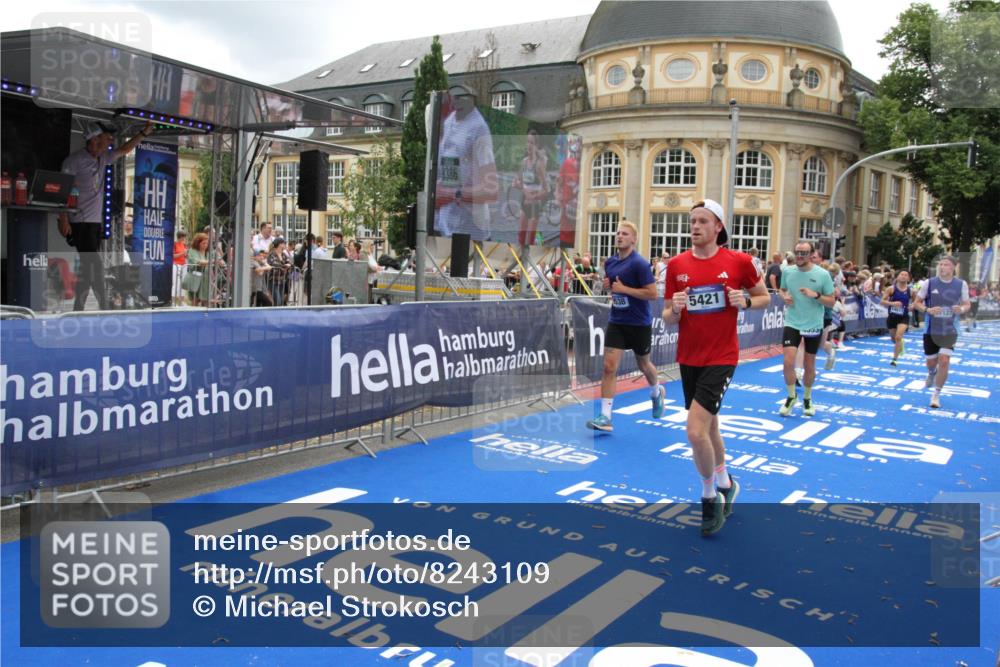 29.06.2025 - hella hamburg halbmarathon Michael Strokosch http://msf.ph/oto/8243109 29.06.2025 10:48:42 Ziel 1163, 1176, 2213, 4553, 5421, 9538, 10859, 11579, 14511, 15384, 15573, 17127, 18815 meine-sportfotos.de
