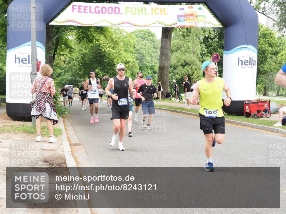 29.06.2025 - hella hamburg halbmarathon MichiJ http://msf.ph/oto/8243121 29.06.2025 10:50:42 Zwischen KM18-KM19 2810, 3663, 4389, 5511, 8423, 9986, 12286, 16995, 17140, 17142, 18382, 18530 meine-sportfotos.de