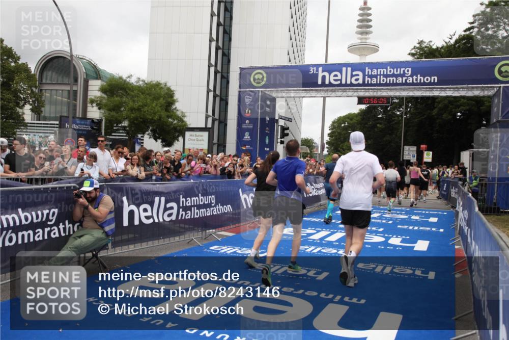 29.06.2025 - hella hamburg halbmarathon Michael Strokosch http://msf.ph/oto/8243146 29.06.2025 10:56:04 Ziel 1180, 3042, 3058, 7147, 8968, 9246, 10084, 14867, 15184, 15868, 15884, 16176, 18212 meine-sportfotos.de