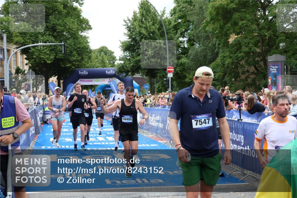 29.06.2025 - hella hamburg halbmarathon Zöllner http://msf.ph/oto/8243152 29.06.2025 10:56:27 Ziel 3048, 4029, 5672, 7742, 8863, 9622, 10665, 11231, 11309, 15300, 15818, 16375, 17734, 18117, 18495, 18652, 18741 meine-sportfotos.de