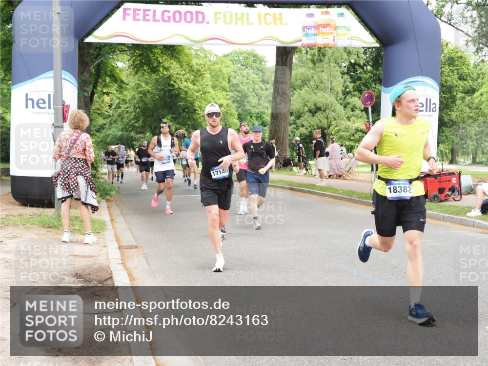 29.06.2025 - hella hamburg halbmarathon MichiJ http://msf.ph/oto/8243163 29.06.2025 10:50:42 Zwischen KM18-KM19 2810, 3663, 4389, 5511, 8423, 9986, 12286, 16995, 17140, 17142, 18382, 18530 meine-sportfotos.de