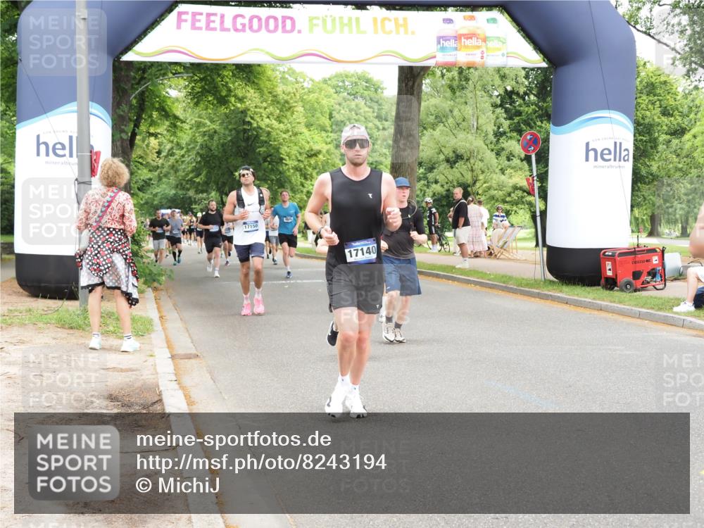 29.06.2025 - hella hamburg halbmarathon MichiJ http://msf.ph/oto/8243194 29.06.2025 10:50:42 Zwischen KM18-KM19 2810, 3663, 4389, 5511, 8423, 9986, 12286, 16995, 17140, 17142, 18382, 18530 meine-sportfotos.de