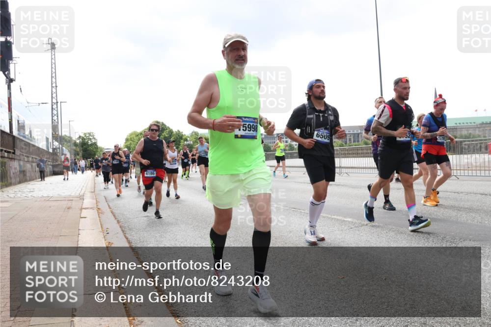 29.06.2025 - hella hamburg halbmarathon Lena Gebhardt http://msf.ph/oto/8243208 29.06.2025 10:45:25 Lombardsbrücke 1024, 1033, 1060, 1085, 1685, 1713, 1798, 2007, 2008, 2216, 2217, 2550, 2657, 2664, 2779, 2973, 3160, 3164, 3357, 3377, 3879, 3993, 4099, 4102, 4186, 4224, 4306, 4337, 4504, 4820, 4851, 5044, 5099, 5108, 5190, 5339, 5636, 5949, 6150, 6509, 6763, 6788, 6911, 6922, 6980, 7283, 7530, 7541, 7699, 7859, 7912, 8594, 8605, 8745, 8762, 8907, 9620, 10030, 10182, 10225, 10562, 10566, 10707, 11314, 12198, 12332, 12334, 12394 meine-sportfotos.de