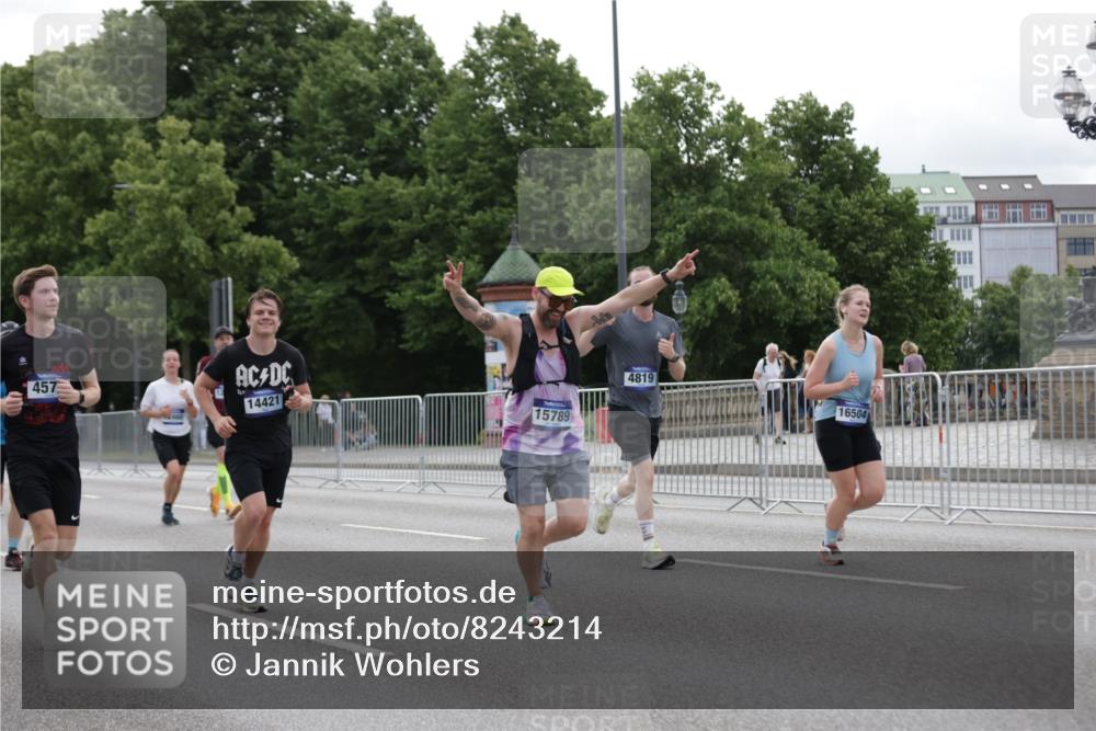 29.06.2025 - hella hamburg halbmarathon Jannik Wohlers http://msf.ph/oto/8243214 29.06.2025 10:30:04 Lombardsbrücke 1647, 2754, 2755, 2901, 4575, 4819, 6344, 10880, 12349, 12350, 12460, 12461, 12687, 12688, 13418, 14421, 15757, 15789, 15938, 16504, 16791, 16864, 18671 meine-sportfotos.de