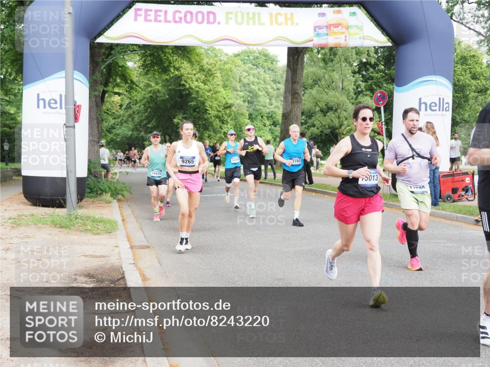 29.06.2025 - hella hamburg halbmarathon MichiJ http://msf.ph/oto/8243220 29.06.2025 10:27:56 Zwischen KM18-KM19 1343, 1803, 2563, 3282, 3547, 6686, 7622, 9265, 11619, 12091, 14204, 14311, 15013, 15094, 15744, 15866, 16820, 17215, 17360, 17792, 18547, 18734 meine-sportfotos.de