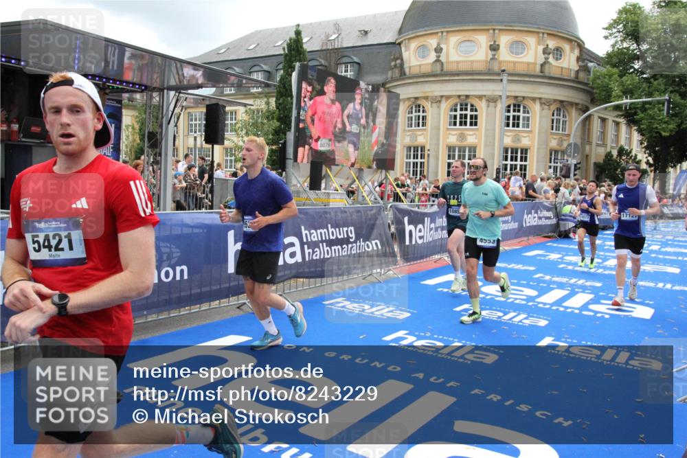 29.06.2025 - hella hamburg halbmarathon Michael Strokosch http://msf.ph/oto/8243229 29.06.2025 10:48:43 Ziel 2442, 4553, 5421, 9538, 10859, 14511, 15384, 15573, 17127 meine-sportfotos.de