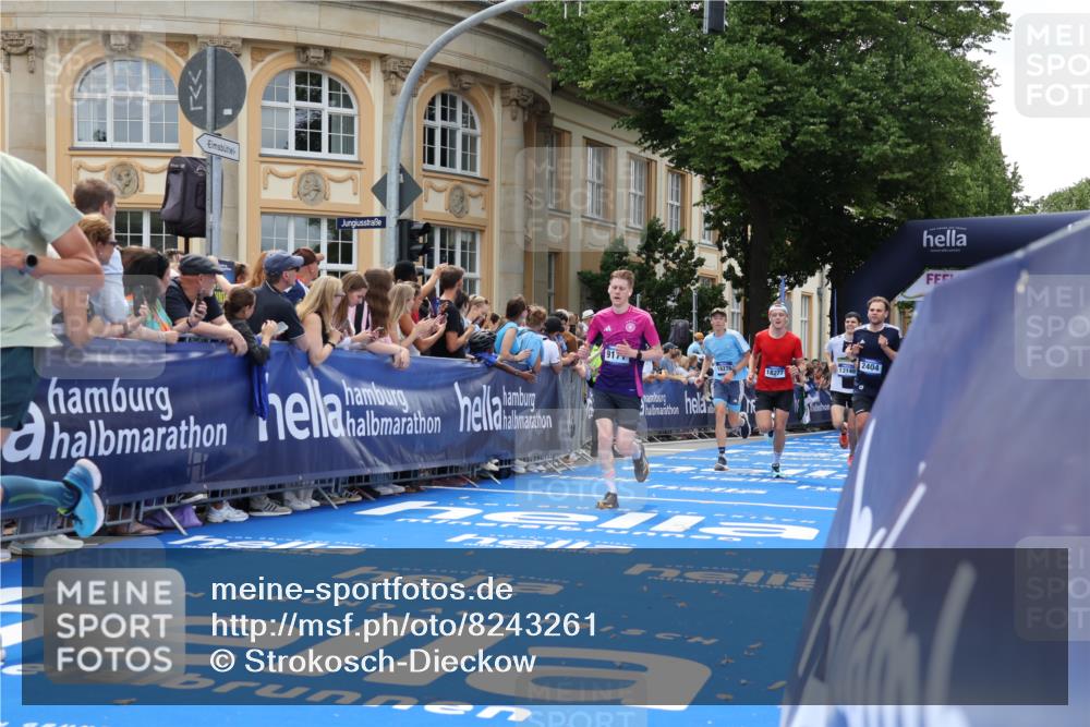 29.06.2025 - hella hamburg halbmarathon Strokosch-Dieckow http://msf.ph/oto/8243261 29.06.2025 10:37:49 Ziel 1615, 2196, 2404, 3480, 3530, 9171, 9643, 10793, 13148, 13595, 18103, 18276, 18277, 18529 meine-sportfotos.de