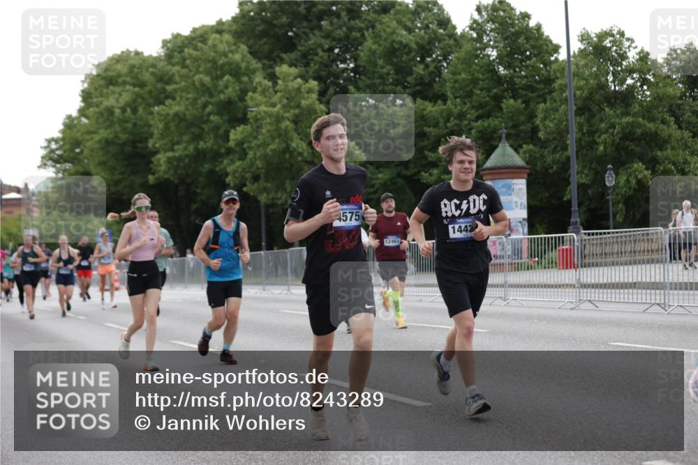 29.06.2025 - hella hamburg halbmarathon Jannik Wohlers http://msf.ph/oto/8243289 29.06.2025 10:30:04 Lombardsbrücke 1647, 2754, 2755, 2901, 4575, 4819, 6344, 10880, 12349, 12350, 12460, 12461, 12687, 12688, 13418, 14421, 15757, 15789, 15938, 16504, 16791, 16864, 18671 meine-sportfotos.de