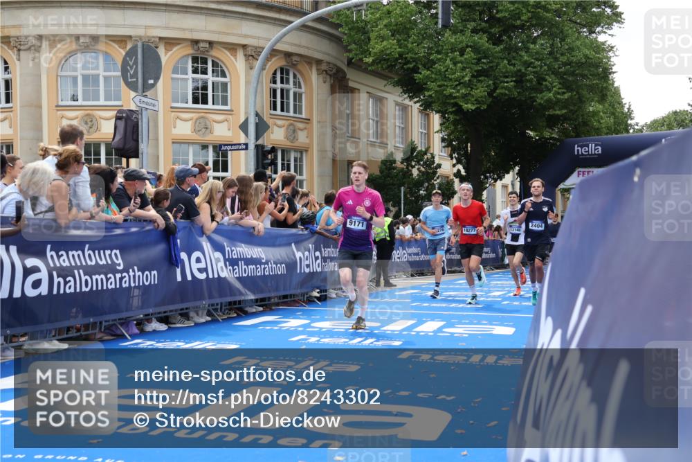 29.06.2025 - hella hamburg halbmarathon Strokosch-Dieckow http://msf.ph/oto/8243302 29.06.2025 10:37:49 Ziel 1615, 2196, 2404, 3480, 3530, 9171, 9643, 10793, 13148, 13595, 18103, 18276, 18277, 18529 meine-sportfotos.de