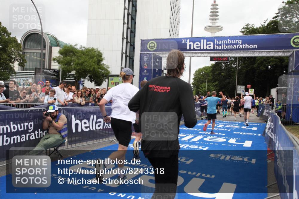29.06.2025 - hella hamburg halbmarathon Michael Strokosch http://msf.ph/oto/8243318 29.06.2025 10:56:07 Ziel 1180, 3042, 3058, 5570, 7594, 12545, 14867, 15184, 15868, 16176, 17640, 17642, 18212 meine-sportfotos.de