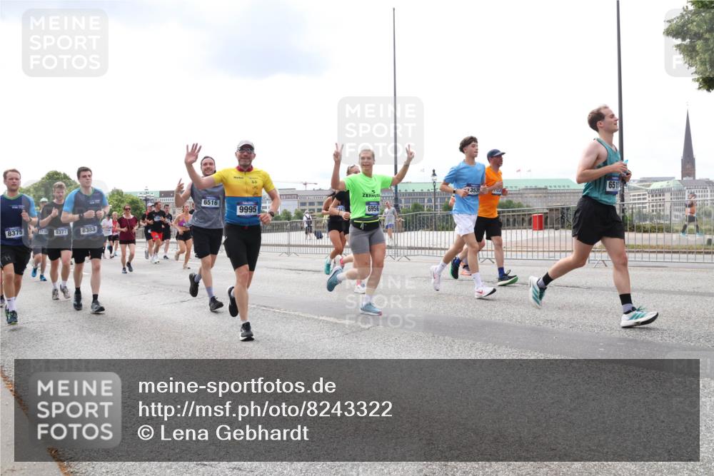 29.06.2025 - hella hamburg halbmarathon Lena Gebhardt http://msf.ph/oto/8243322 29.06.2025 10:33:54 Lombardsbrücke 1189, 1275, 1417, 1705, 1787, 1896, 1995, 2265, 2342, 2482, 2496, 2526, 2776, 2933, 3170, 3264, 3340, 3345, 3560, 3829, 3848, 4361, 4433, 4449, 4479, 4696, 4807, 4942, 5075, 5096, 5141, 5557, 5561, 5566, 5569, 5584, 5691, 5821, 5822, 5887, 6109, 6364, 6515, 6516, 6854, 6956, 6999, 7027, 7565, 7653, 7705, 8021, 8157, 8202, 8277, 8282, 8375, 8377, 8383, 8401, 8891, 9094, 9234, 9258, 9438, 9750, 9799, 9875, 9995, 10007, 10071, 10561, 11811 meine-sportfotos.de