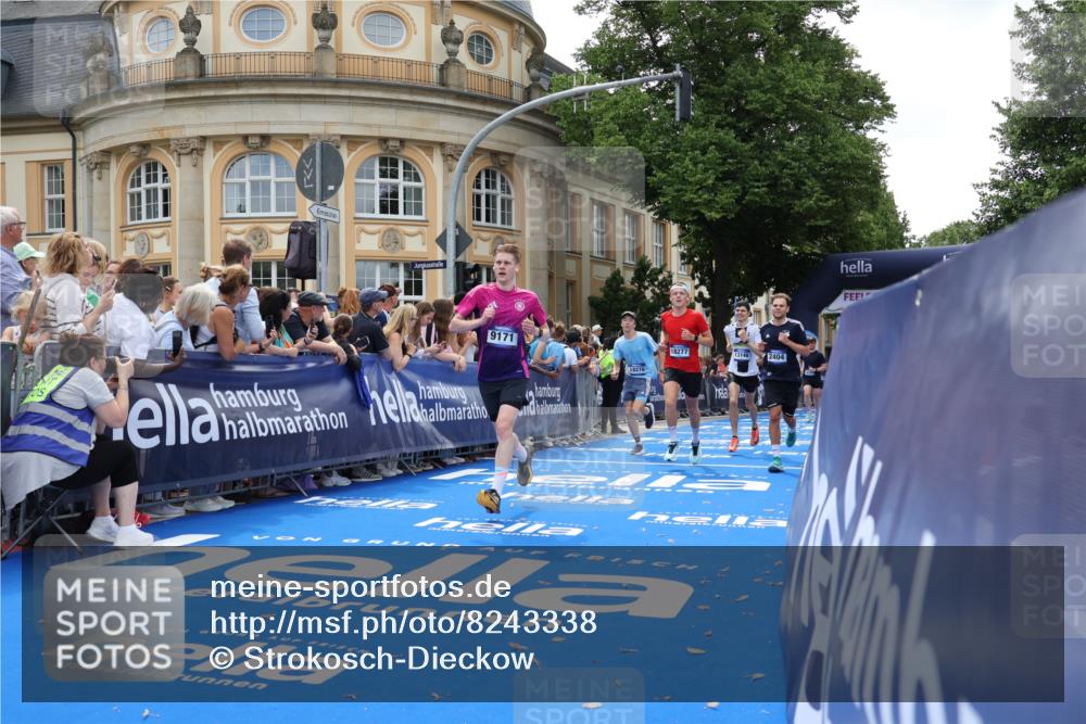 29.06.2025 - hella hamburg halbmarathon Strokosch-Dieckow http://msf.ph/oto/8243338 29.06.2025 10:37:49 Ziel 1615, 2196, 2404, 3480, 3530, 9171, 9643, 10793, 13148, 13595, 18103, 18276, 18277, 18529 meine-sportfotos.de
