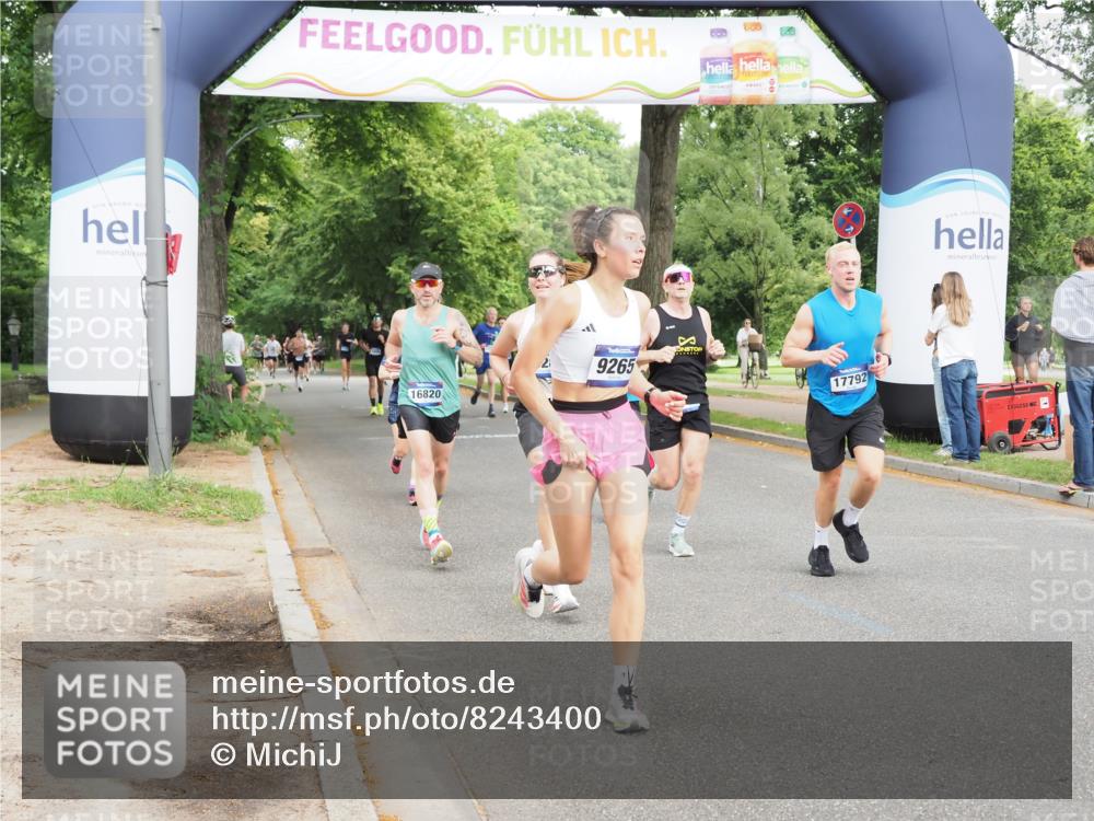 29.06.2025 - hella hamburg halbmarathon MichiJ http://msf.ph/oto/8243400 29.06.2025 10:27:57 Zwischen KM18-KM19 1343, 1803, 2563, 3282, 3547, 6686, 9265, 11619, 12091, 14204, 14311, 15013, 15094, 15744, 16820, 17215, 17360, 17792, 18285 meine-sportfotos.de