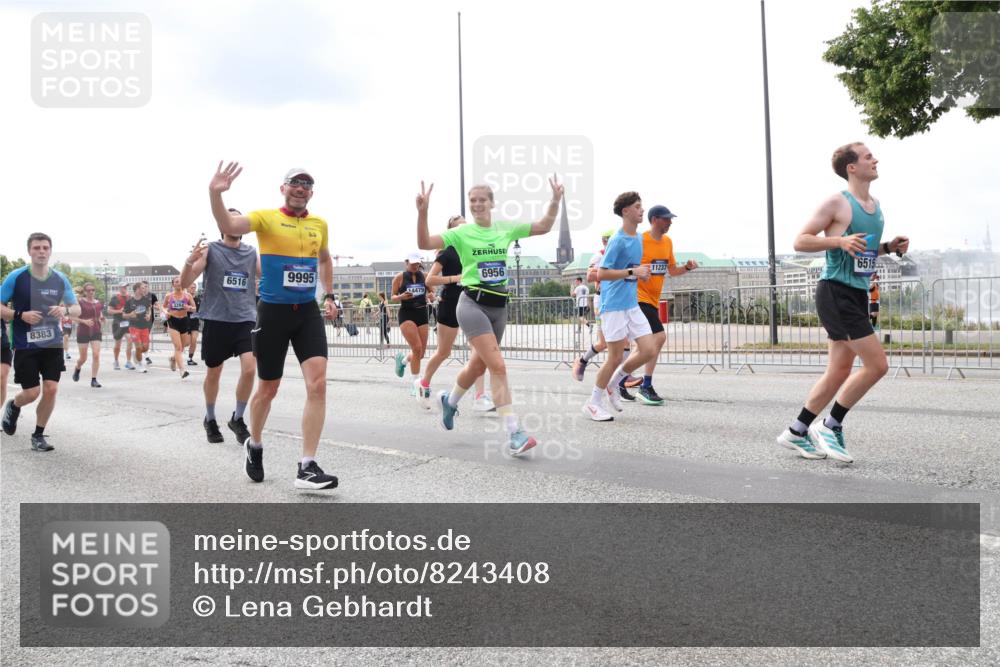 29.06.2025 - hella hamburg halbmarathon Lena Gebhardt http://msf.ph/oto/8243408 29.06.2025 10:33:54 Lombardsbrücke 1189, 1275, 1417, 1705, 1787, 1896, 1995, 2265, 2342, 2482, 2496, 2526, 2776, 2933, 3170, 3264, 3340, 3345, 3560, 3829, 3848, 4361, 4433, 4449, 4479, 4696, 4807, 4942, 5075, 5096, 5141, 5557, 5561, 5566, 5569, 5584, 5691, 5821, 5822, 5887, 6109, 6364, 6515, 6516, 6854, 6956, 6999, 7027, 7565, 7653, 7705, 8021, 8157, 8202, 8277, 8282, 8375, 8377, 8383, 8401, 8891, 9094, 9234, 9258, 9438, 9750, 9799, 9875, 9995, 10007, 10071, 10561, 11811 meine-sportfotos.de
