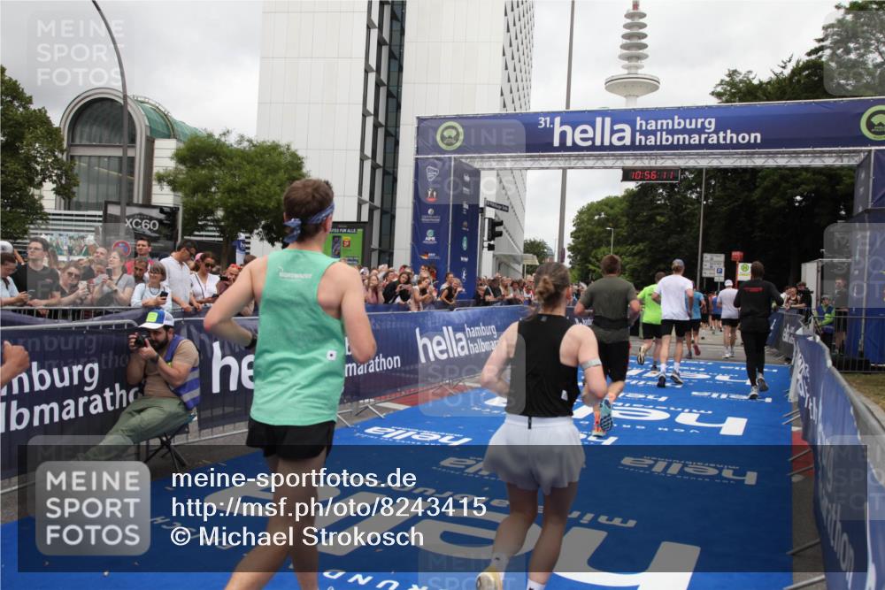 29.06.2025 - hella hamburg halbmarathon Michael Strokosch http://msf.ph/oto/8243415 29.06.2025 10:56:10 Ziel 1180, 3042, 3058, 4594, 4813, 5492, 5570, 7594, 8330, 12545, 17640, 17642, 18212 meine-sportfotos.de