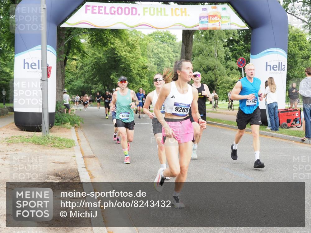 29.06.2025 - hella hamburg halbmarathon MichiJ http://msf.ph/oto/8243432 29.06.2025 10:27:57 Zwischen KM18-KM19 1343, 1803, 2563, 3282, 3547, 6686, 9265, 11619, 12091, 14204, 14311, 15013, 15094, 15744, 16820, 17215, 17360, 17792, 18285 meine-sportfotos.de