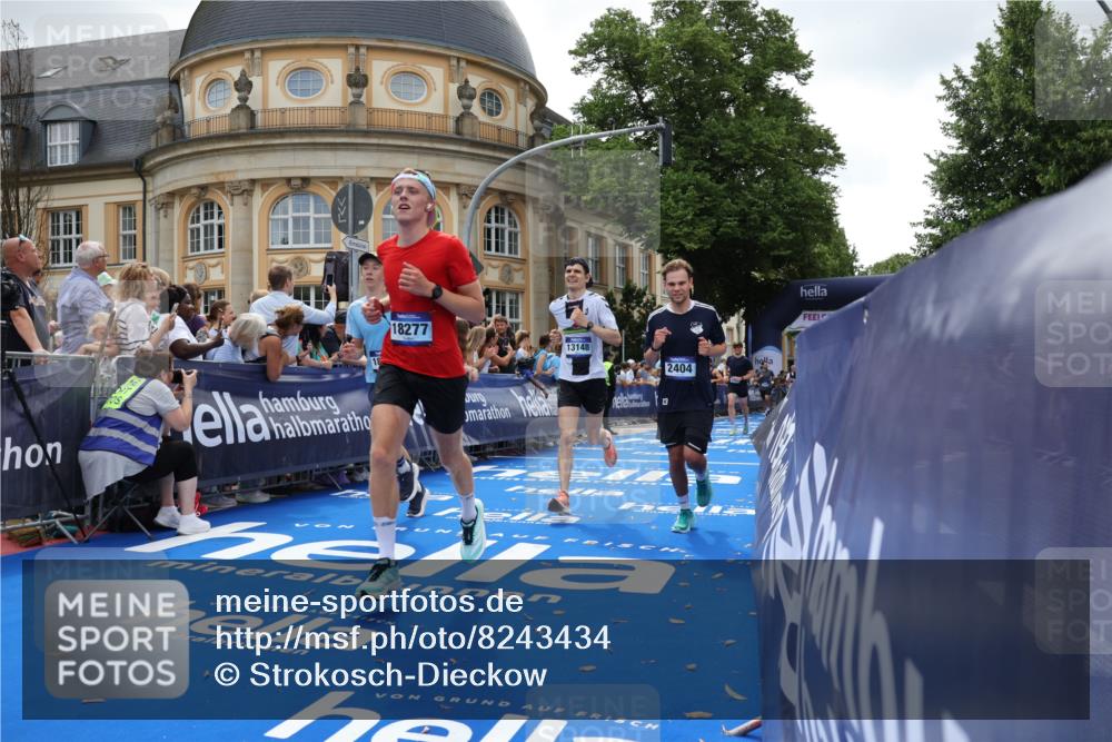 29.06.2025 - hella hamburg halbmarathon Strokosch-Dieckow http://msf.ph/oto/8243434 29.06.2025 10:37:51 Ziel 1615, 2196, 2404, 3480, 3530, 7229, 9171, 9643, 10793, 13148, 13900, 15303, 18103, 18276, 18277, 18529 meine-sportfotos.de