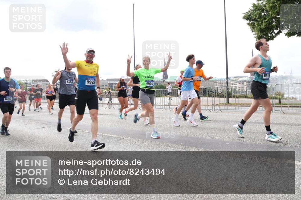 29.06.2025 - hella hamburg halbmarathon Lena Gebhardt http://msf.ph/oto/8243494 29.06.2025 10:33:54 Lombardsbrücke 1189, 1275, 1417, 1705, 1787, 1896, 1995, 2265, 2342, 2482, 2496, 2526, 2776, 2933, 3170, 3264, 3340, 3345, 3560, 3829, 3848, 4361, 4433, 4449, 4479, 4696, 4807, 4942, 5075, 5096, 5141, 5557, 5561, 5566, 5569, 5584, 5691, 5821, 5822, 5887, 6109, 6364, 6515, 6516, 6854, 6956, 6999, 7027, 7565, 7653, 7705, 8021, 8157, 8202, 8277, 8282, 8375, 8377, 8383, 8401, 8891, 9094, 9234, 9258, 9438, 9750, 9799, 9875, 9995, 10007, 10071, 10561, 11811 meine-sportfotos.de