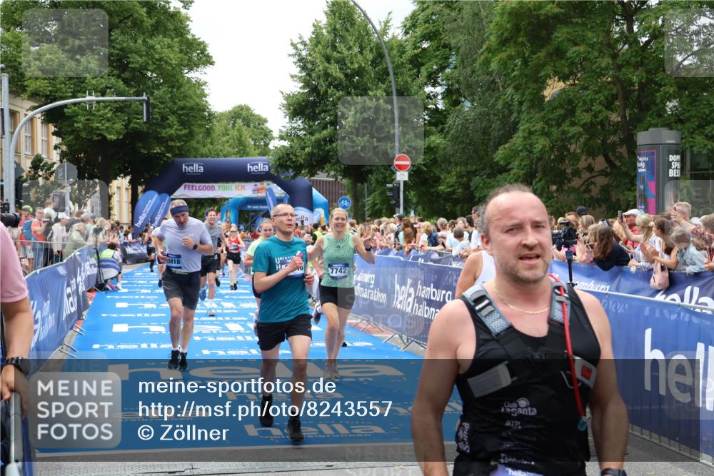 29.06.2025 - hella hamburg halbmarathon Zöllner http://msf.ph/oto/8243557 29.06.2025 10:56:32 Ziel 1583, 3048, 3413, 5744, 6399, 7742, 8542, 8652, 8863, 9622, 10093, 10665, 15407, 15818, 16257, 16261, 17268, 17734, 18746, 18835 meine-sportfotos.de