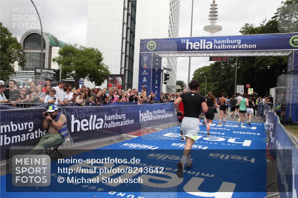 29.06.2025 - hella hamburg halbmarathon Michael Strokosch http://msf.ph/oto/8243642 29.06.2025 10:56:14 Ziel 4594, 4813, 5492, 5570, 7594, 8330, 8639, 9907, 12545, 14363, 15484, 16113, 16634, 17468, 17640, 17642 meine-sportfotos.de