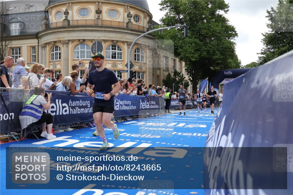 29.06.2025 - hella hamburg halbmarathon Strokosch-Dieckow http://msf.ph/oto/8243665 29.06.2025 10:37:55 Ziel 2404, 3480, 3530, 7229, 8091, 9643, 10793, 11049, 11952, 12915, 13148, 13900, 15303, 16698, 18103, 18529 meine-sportfotos.de