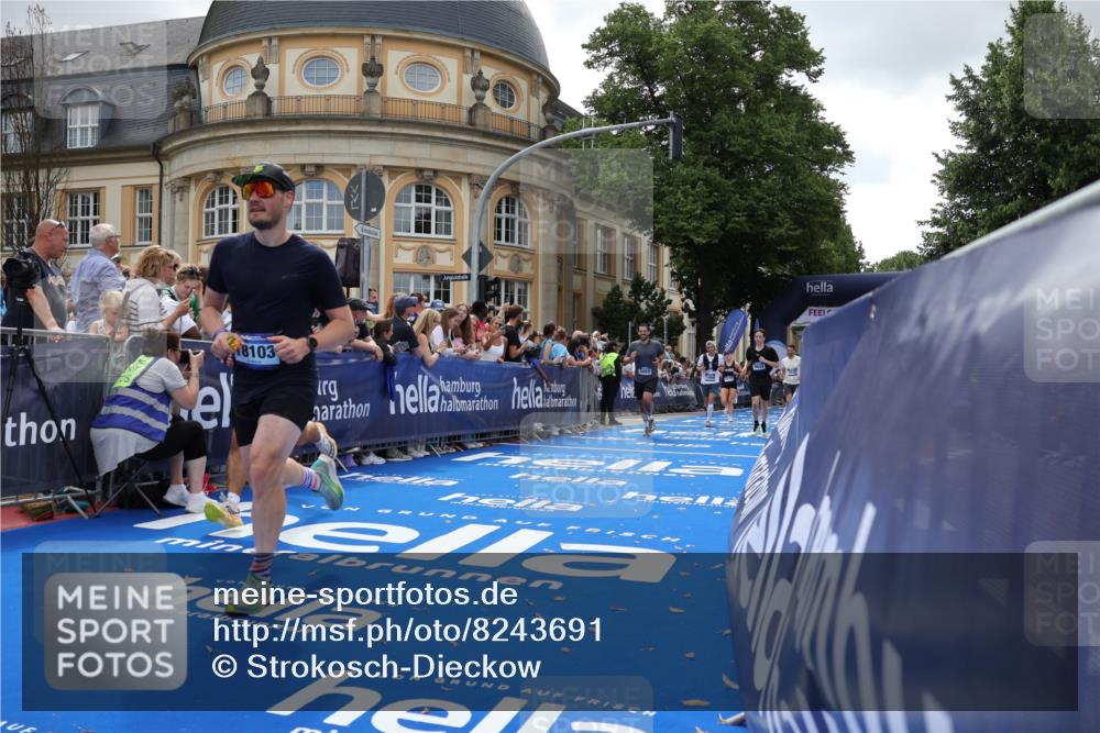29.06.2025 - hella hamburg halbmarathon Strokosch-Dieckow http://msf.ph/oto/8243691 29.06.2025 10:37:55 Ziel 2404, 3480, 3530, 7229, 8091, 9643, 10793, 11049, 11952, 12915, 13148, 13900, 15303, 16698, 18103, 18529 meine-sportfotos.de