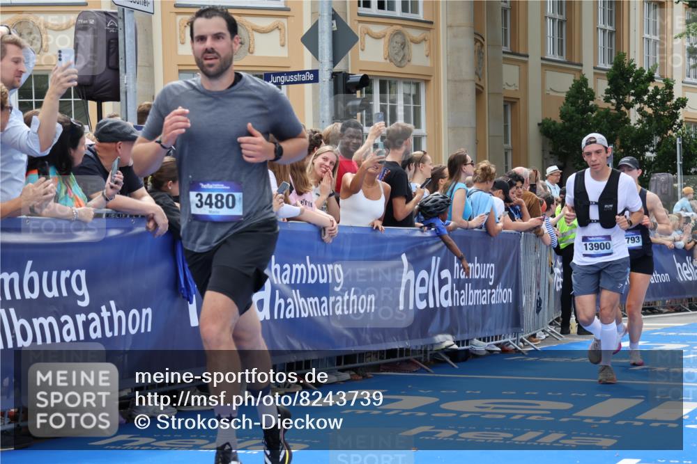 29.06.2025 - hella hamburg halbmarathon Strokosch-Dieckow http://msf.ph/oto/8243739 29.06.2025 10:37:57 Ziel 3480, 3530, 7229, 8091, 9643, 9944, 10793, 11049, 11952, 12915, 13900, 14274, 15303, 16698, 18103, 18529 meine-sportfotos.de