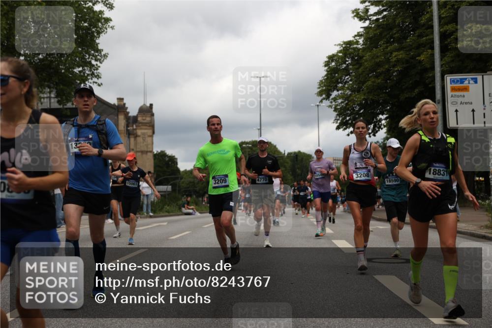 29.06.2025 - hella hamburg halbmarathon Yannick Fuchs http://msf.ph/oto/8243767 29.06.2025 10:47:32 20KM 1030, 1061, 1151, 1499, 1706, 1727, 1783, 2070, 2074, 2082, 2099, 2354, 3059, 3208, 3209, 3819, 4635, 4770, 5638, 5866, 6481, 6511, 6512, 6628, 6629, 6762, 6877, 6942, 7177, 7274, 7864, 7918, 8335, 8390, 8447, 9142, 9537, 10549, 10891, 10895, 11992, 12379, 12413, 12490, 12632, 12875, 12909, 13032, 13289, 13865, 13997, 14323, 15061, 15126, 15179, 15441, 15497, 15502, 15838, 15946, 16477, 16538, 16986, 17348, 18134, 18143, 18418, 18487, 18590 meine-sportfotos.de