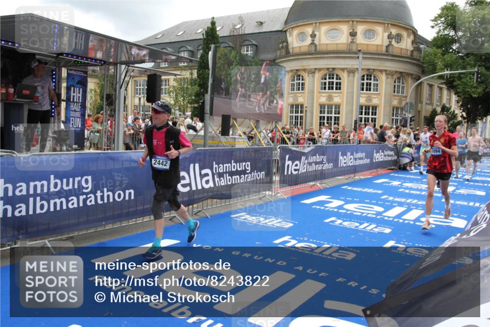 29.06.2025 - hella hamburg halbmarathon Michael Strokosch http://msf.ph/oto/8243822 29.06.2025 10:48:50 Ziel 1094, 1884, 1892, 2442, 9482, 11519, 12533, 15309, 15384, 16653, 17007 meine-sportfotos.de