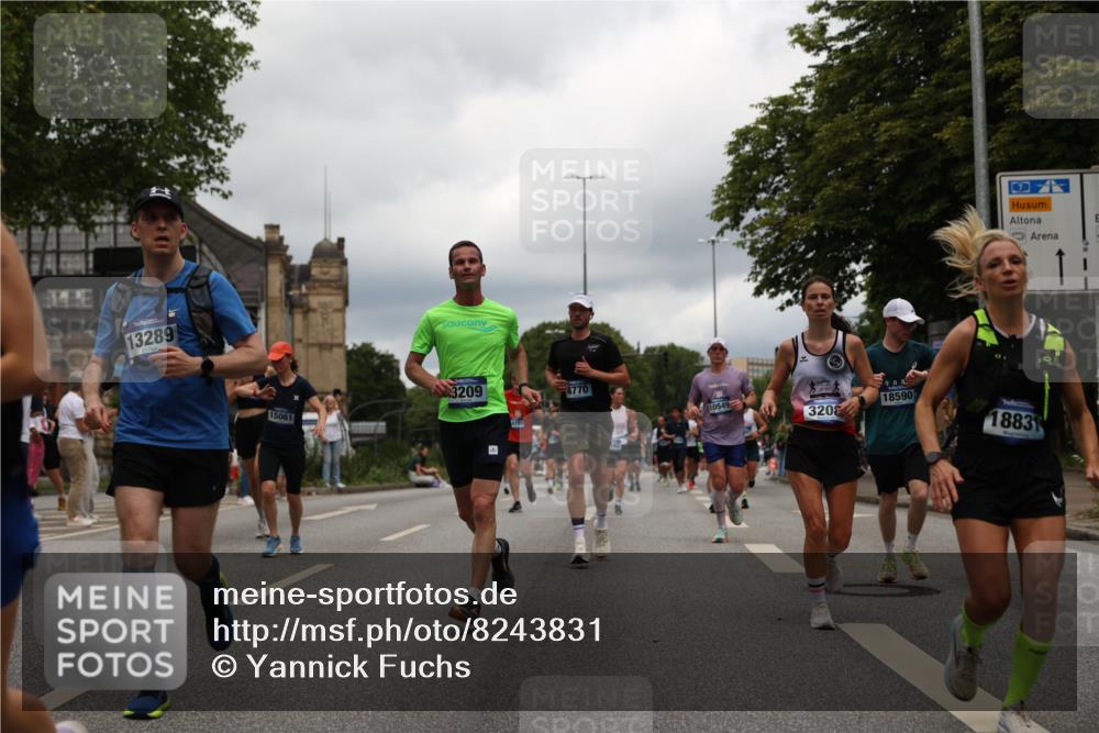 29.06.2025 - hella hamburg halbmarathon Yannick Fuchs http://msf.ph/oto/8243831 29.06.2025 10:47:33 20KM 1030, 1061, 1151, 1499, 1706, 1727, 1783, 2058, 2070, 2082, 2099, 2354, 2518, 3059, 3208, 3209, 3819, 4635, 4770, 5638, 5866, 6481, 6511, 6512, 6628, 6629, 6762, 6877, 6942, 7177, 7274, 7864, 7918, 8335, 8390, 8447, 9142, 10549, 10891, 10895, 11844, 12379, 12413, 12490, 12632, 12909, 13032, 13033, 13289, 13865, 13997, 14323, 15061, 15126, 15179, 15441, 15497, 15502, 15838, 15946, 16477, 16538, 16986, 17348, 18134, 18143, 18418, 18487, 18590 meine-sportfotos.de