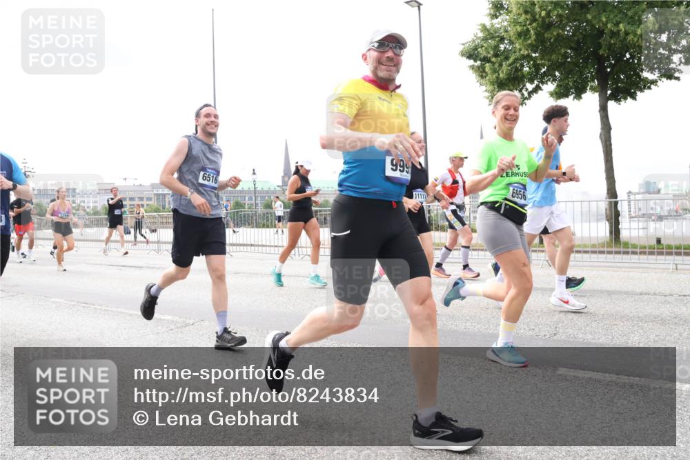 29.06.2025 - hella hamburg halbmarathon Lena Gebhardt http://msf.ph/oto/8243834 29.06.2025 10:33:55 Lombardsbrücke 1189, 1275, 1417, 1705, 1787, 1896, 2265, 2342, 2482, 2496, 2526, 2776, 2933, 3170, 3264, 3340, 3345, 3560, 3829, 3848, 4361, 4433, 4449, 4479, 4696, 4807, 4942, 5075, 5096, 5141, 5557, 5561, 5566, 5569, 5584, 5691, 5821, 5822, 5887, 6109, 6364, 6515, 6516, 6854, 6956, 6999, 7027, 7324, 7329, 7565, 7653, 7705, 8021, 8157, 8202, 8277, 8282, 8375, 8377, 8383, 8401, 8891, 9094, 9234, 9258, 9438, 9799, 9875, 9995, 10007, 10071, 10561, 11811 meine-sportfotos.de