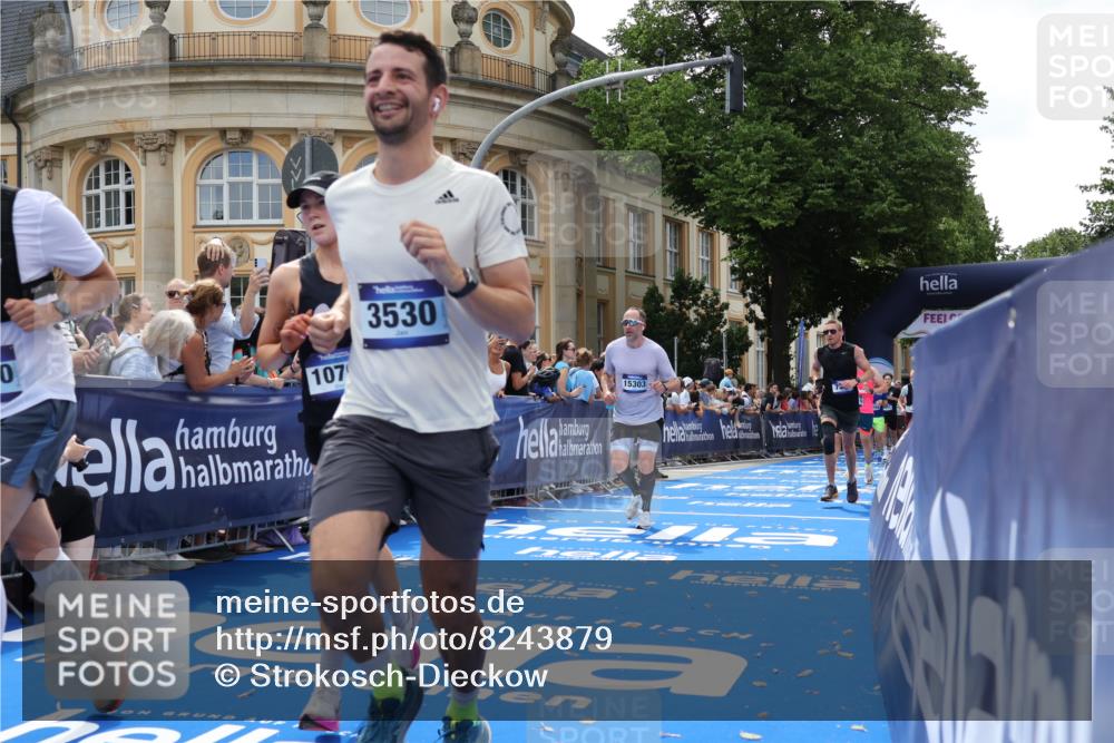 29.06.2025 - hella hamburg halbmarathon Strokosch-Dieckow http://msf.ph/oto/8243879 29.06.2025 10:38:00 Ziel 3480, 3530, 7229, 8091, 9643, 9944, 10793, 11049, 11952, 12915, 13900, 14274, 15303, 15382, 16698, 17623 meine-sportfotos.de