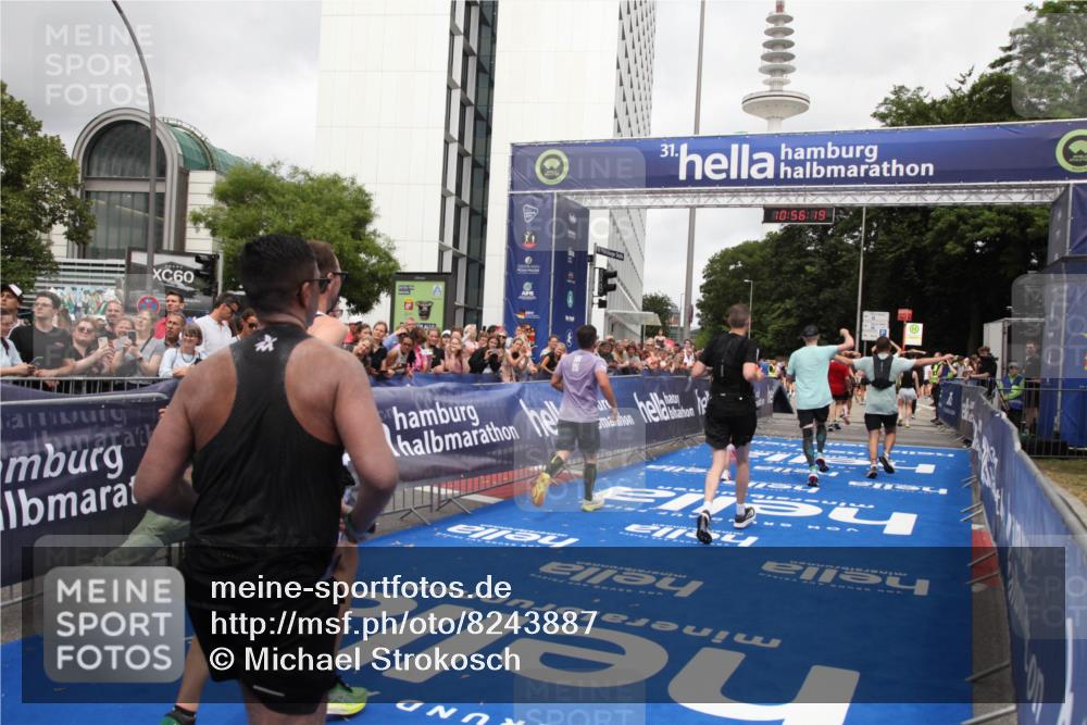 29.06.2025 - hella hamburg halbmarathon Michael Strokosch http://msf.ph/oto/8243887 29.06.2025 10:56:18 Ziel 1193, 5465, 5492, 7547, 8330, 8639, 9903, 9907, 10789, 12348, 14363, 15484, 16113, 16634, 17468, 19152 meine-sportfotos.de
