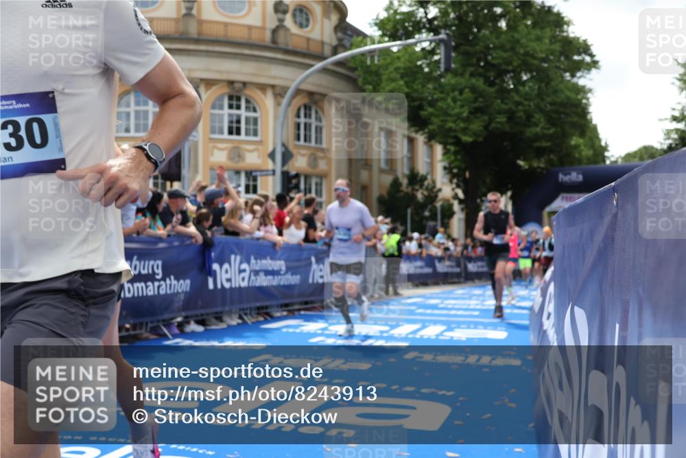 29.06.2025 - hella hamburg halbmarathon Strokosch-Dieckow http://msf.ph/oto/8243913 29.06.2025 10:38:00 Ziel 3480, 3530, 7229, 8091, 9643, 9944, 10793, 11049, 11952, 12915, 13900, 14274, 15303, 15382, 16698, 17623 meine-sportfotos.de