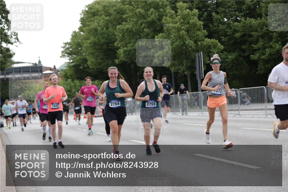 29.06.2025 - hella hamburg halbmarathon Jannik Wohlers http://msf.ph/oto/8243928 29.06.2025 10:30:10 Lombardsbrücke 1647, 2569, 2754, 2755, 4575, 4819, 6344, 7071, 7120, 11984, 12460, 12461, 12687, 12688, 14216, 14421, 15757, 15789, 15938, 16504, 16791, 16864, 18362, 18795, 18860 meine-sportfotos.de