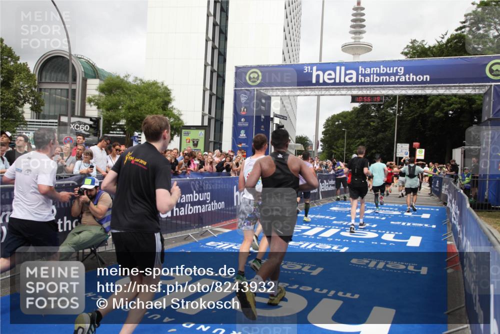 29.06.2025 - hella hamburg halbmarathon Michael Strokosch http://msf.ph/oto/8243932 29.06.2025 10:56:18 Ziel 1193, 5465, 5492, 7547, 8330, 8639, 9903, 9907, 10789, 12348, 14363, 15484, 16113, 16634, 17468, 19152 meine-sportfotos.de