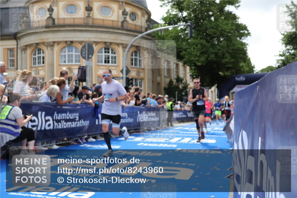 29.06.2025 - hella hamburg halbmarathon Strokosch-Dieckow http://msf.ph/oto/8243960 29.06.2025 10:38:01 Ziel 3480, 3530, 7229, 8091, 9643, 9944, 10793, 11049, 11952, 12915, 13900, 14274, 15303, 15382, 16698, 17623 meine-sportfotos.de