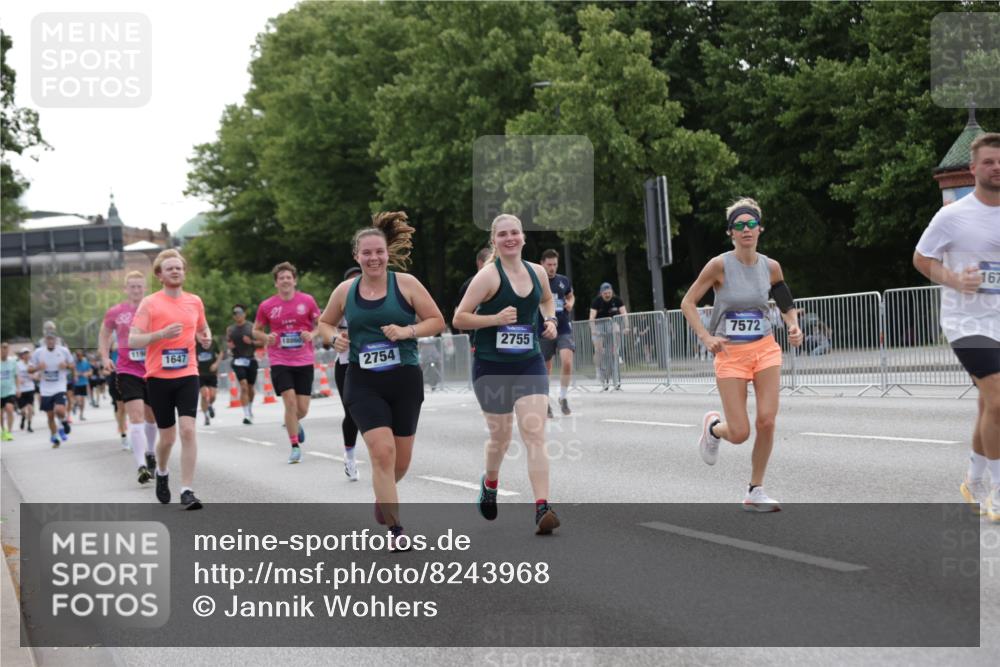 29.06.2025 - hella hamburg halbmarathon Jannik Wohlers http://msf.ph/oto/8243968 29.06.2025 10:30:10 Lombardsbrücke 1647, 2569, 2754, 2755, 4575, 4819, 6344, 7071, 7120, 11984, 12460, 12461, 12687, 12688, 14216, 14421, 15757, 15789, 15938, 16504, 16791, 16864, 18362, 18795, 18860 meine-sportfotos.de