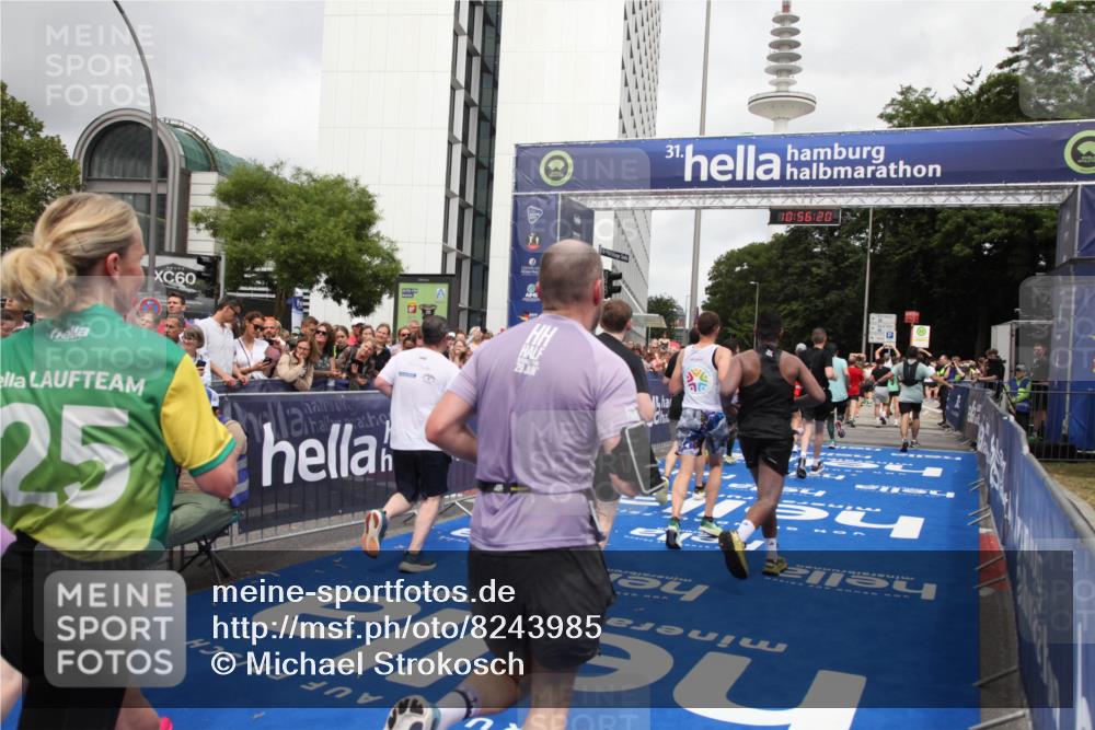 29.06.2025 - hella hamburg halbmarathon Michael Strokosch http://msf.ph/oto/8243985 29.06.2025 10:56:19 Ziel 1193, 5465, 7547, 8639, 9903, 9907, 10789, 12348, 14363, 15484, 16113, 16634, 17468, 18741, 19152 meine-sportfotos.de