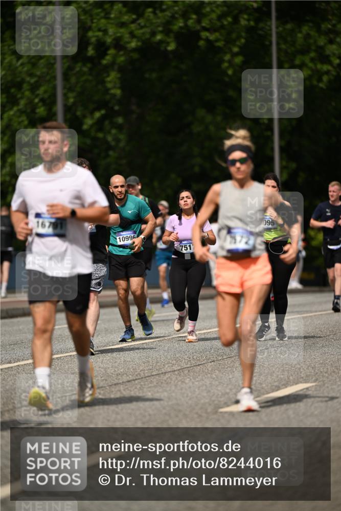 29.06.2025 - hella hamburg halbmarathon Dr. Thomas Lammeyer http://msf.ph/oto/8244016 29.06.2025 10:34:34 Kennedybrücke 2302, 3524, 3573, 4198, 4819, 6556, 6626, 7071, 7517, 9095, 9830, 10322, 10996 meine-sportfotos.de