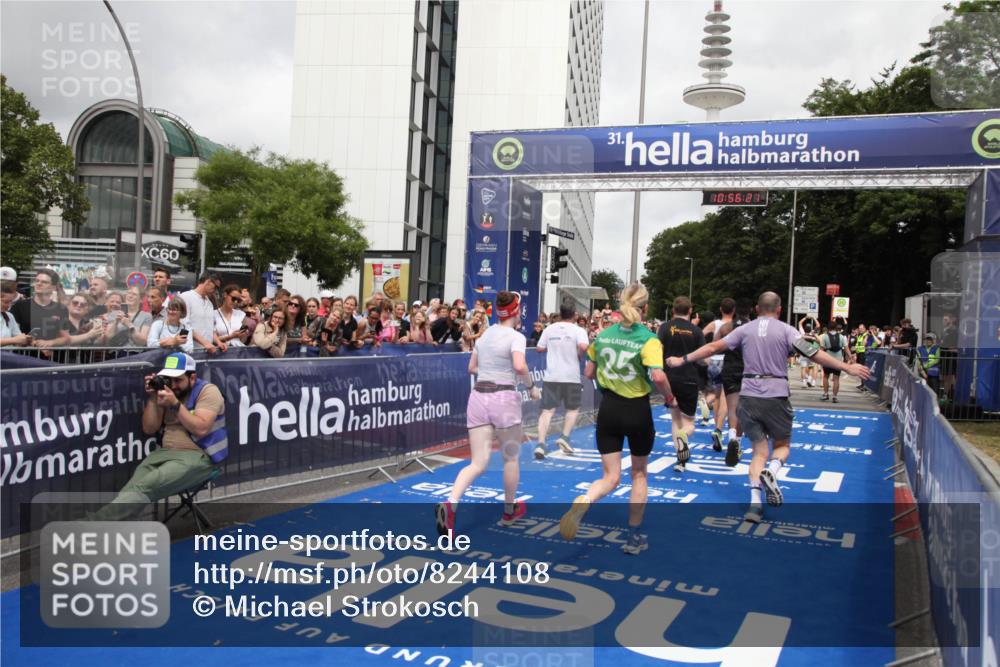 29.06.2025 - hella hamburg halbmarathon Michael Strokosch http://msf.ph/oto/8244108 29.06.2025 10:56:20 Ziel 1193, 5465, 7547, 8639, 9903, 9907, 10789, 12348, 14363, 15484, 16113, 16375, 16634, 17468, 18117, 18495, 18652, 18741, 19152 meine-sportfotos.de