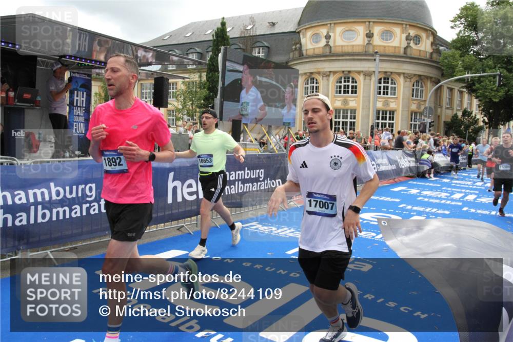 29.06.2025 - hella hamburg halbmarathon Michael Strokosch http://msf.ph/oto/8244109 29.06.2025 10:48:55 Ziel 1884, 1892, 7067, 9482, 9661, 11519, 12421, 13009, 13976, 15309, 16653, 17007, 18873 meine-sportfotos.de